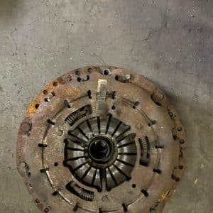 F 30 320 i clutch and pressure plate for durable performance